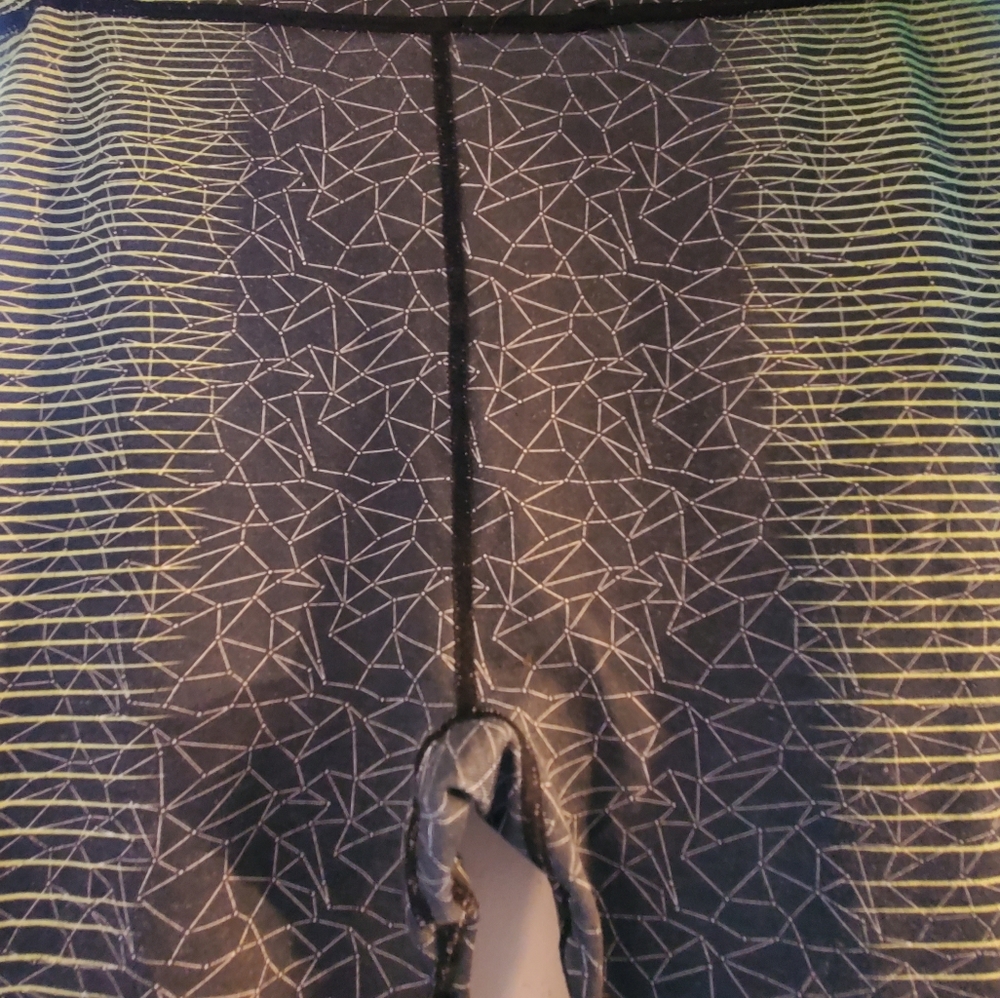 Black And green geometric Capri leggings